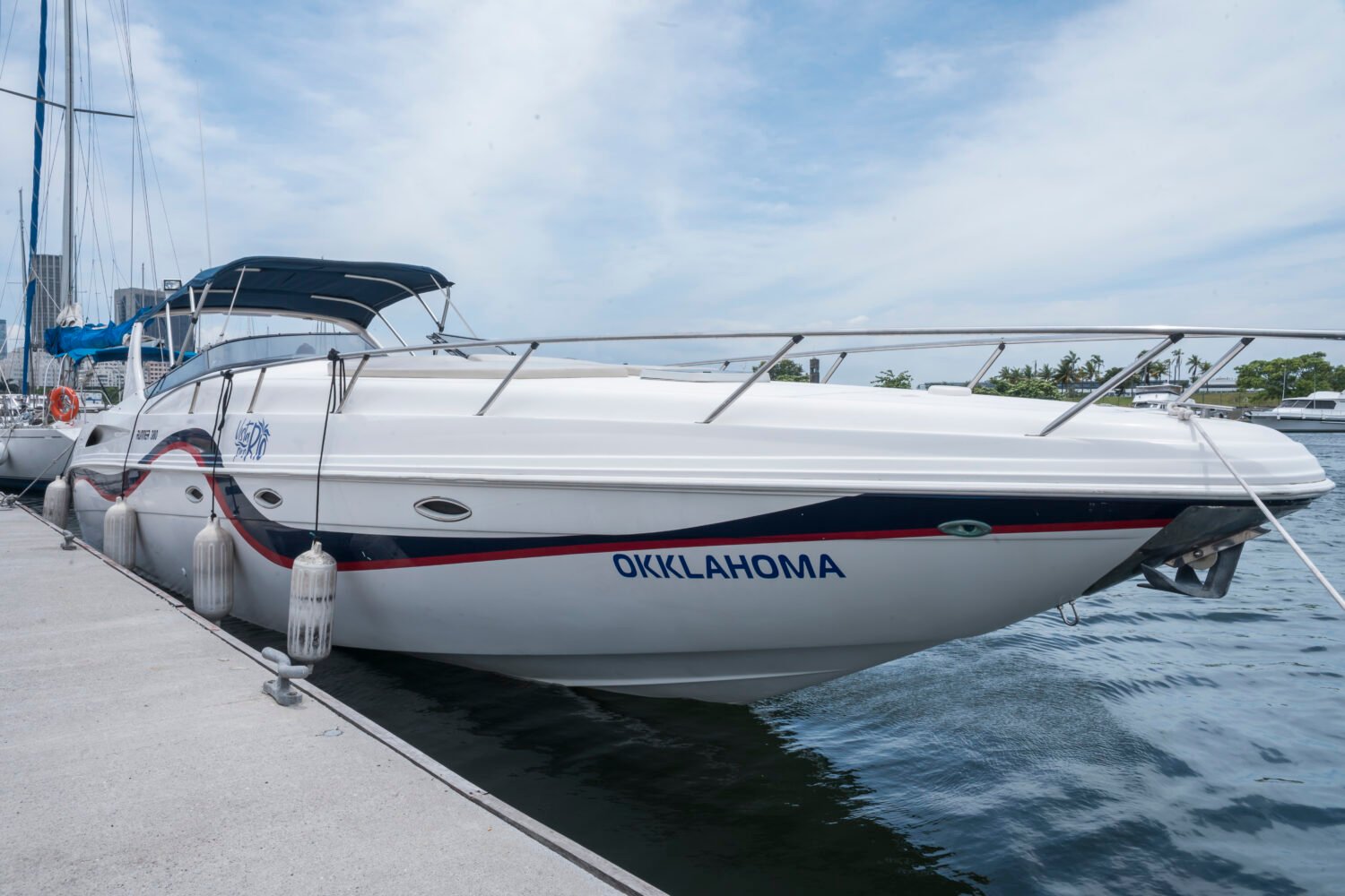 Lancha Runner 380 - Okklahoma - Barco no Rio de Janeiro e Niterói