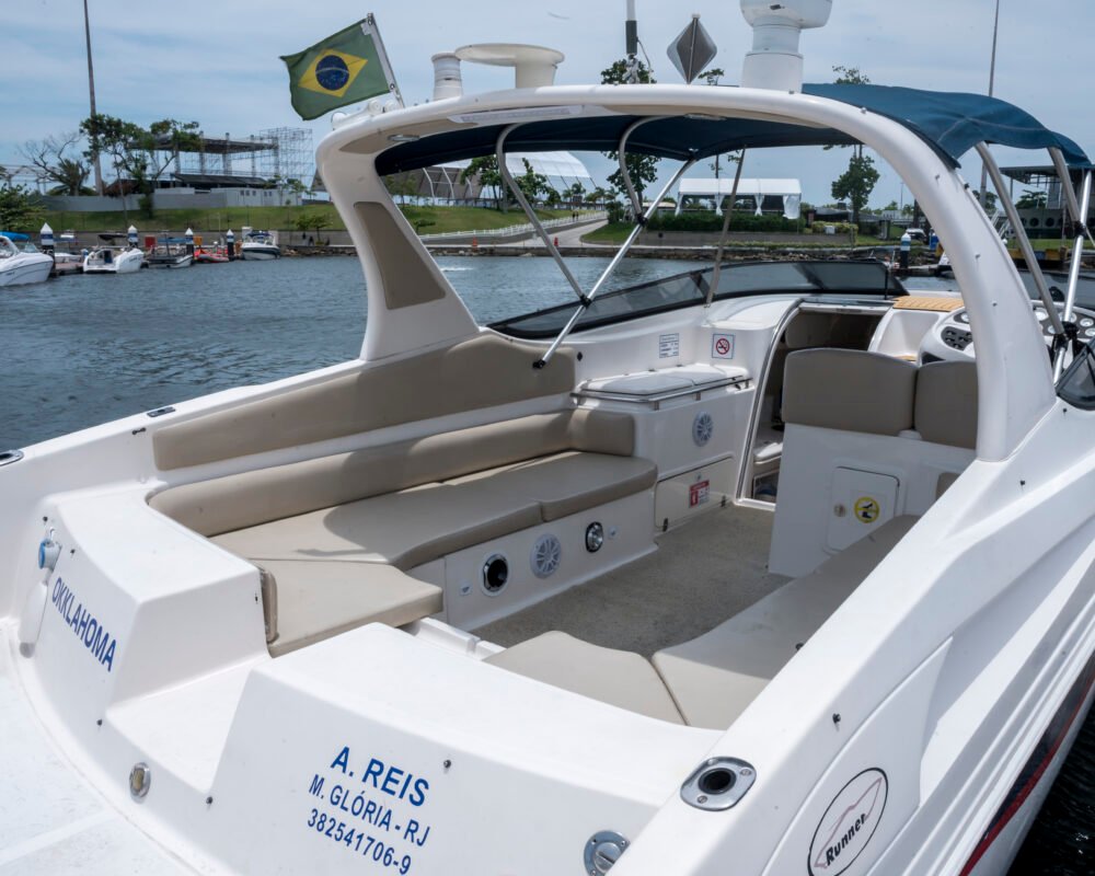 Lancha Runner 380 - Okklahoma - Barco no Rio de Janeiro e Niterói