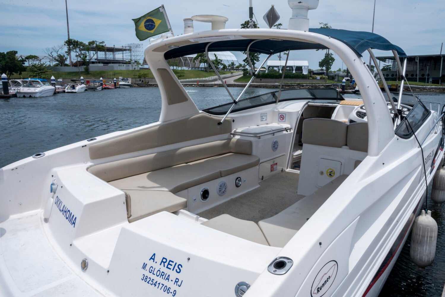 Lancha Runner 380 - Okklahoma - Barco no Rio de Janeiro e Niterói