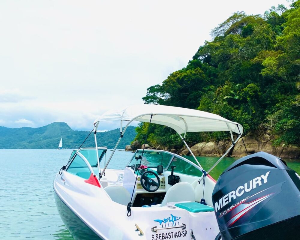 Lancha Ventura 17 em Paraty