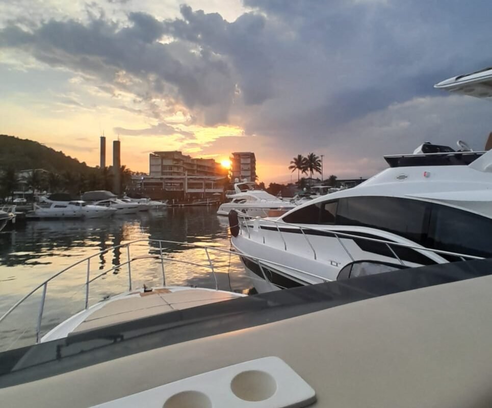 Lancha Intermarine 440 em Ubatuba