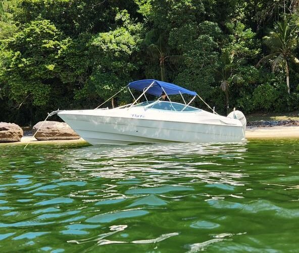 Aluguel e passeio de Lancha Ventura 230 em Angra dos Reis.