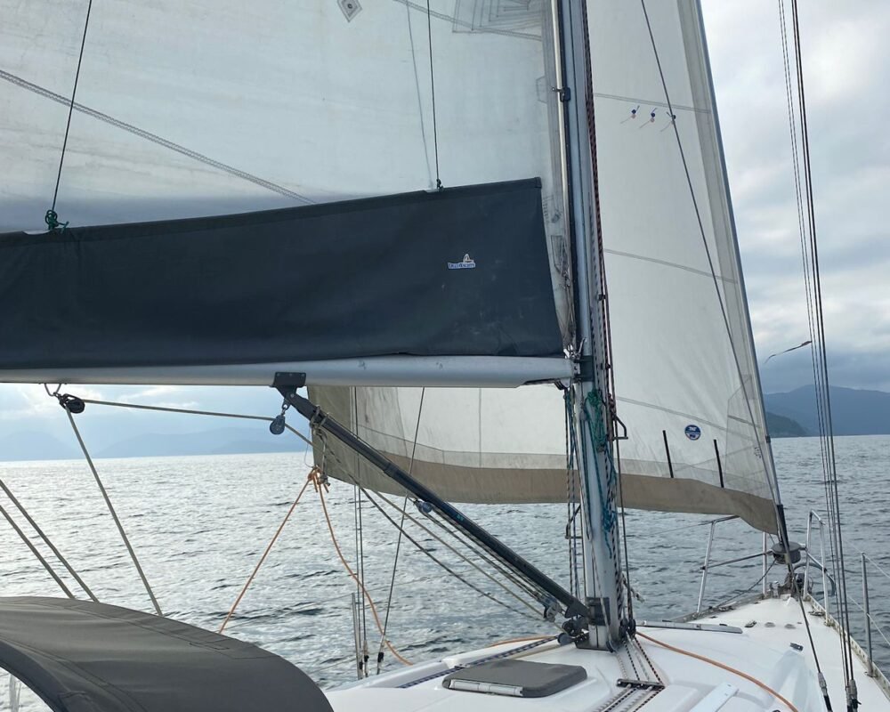 Veleiro Delta 36 em Ubatuba