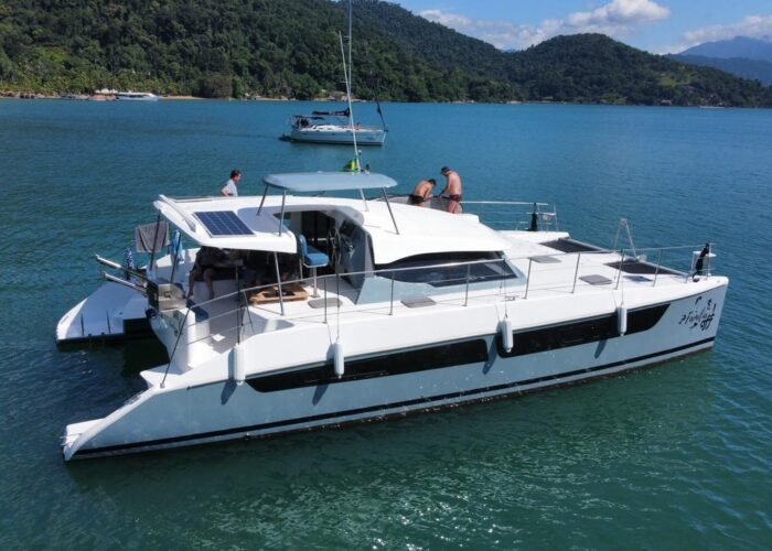 Catamarã Power Cat 43