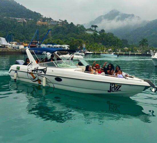 Aluguel de lancha Futura 28 em Angra dos Reis