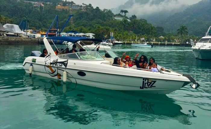 Aluguel de lancha Futura 28 em Angra dos Reis