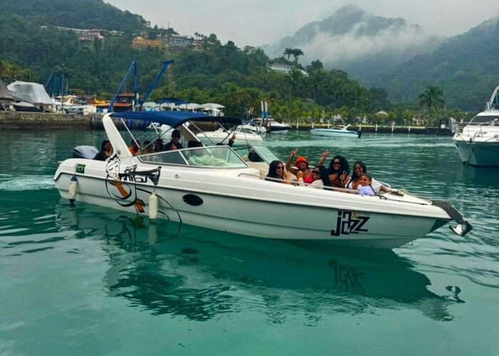 Aluguel de lancha Futura 28 em Angra dos Reis