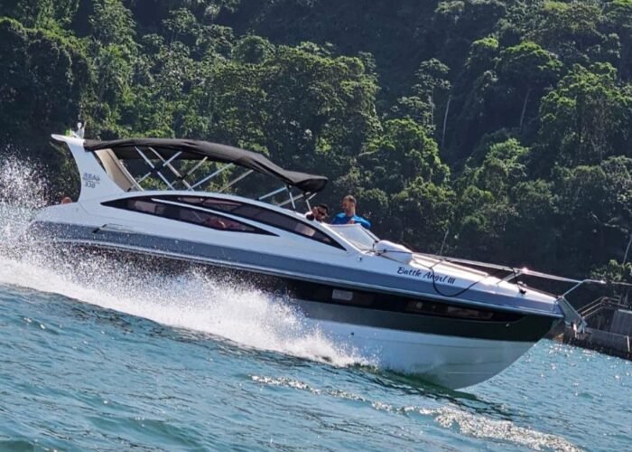 aluguel de lancha Real 330 em Angra dos Reis com som e churrasqueira