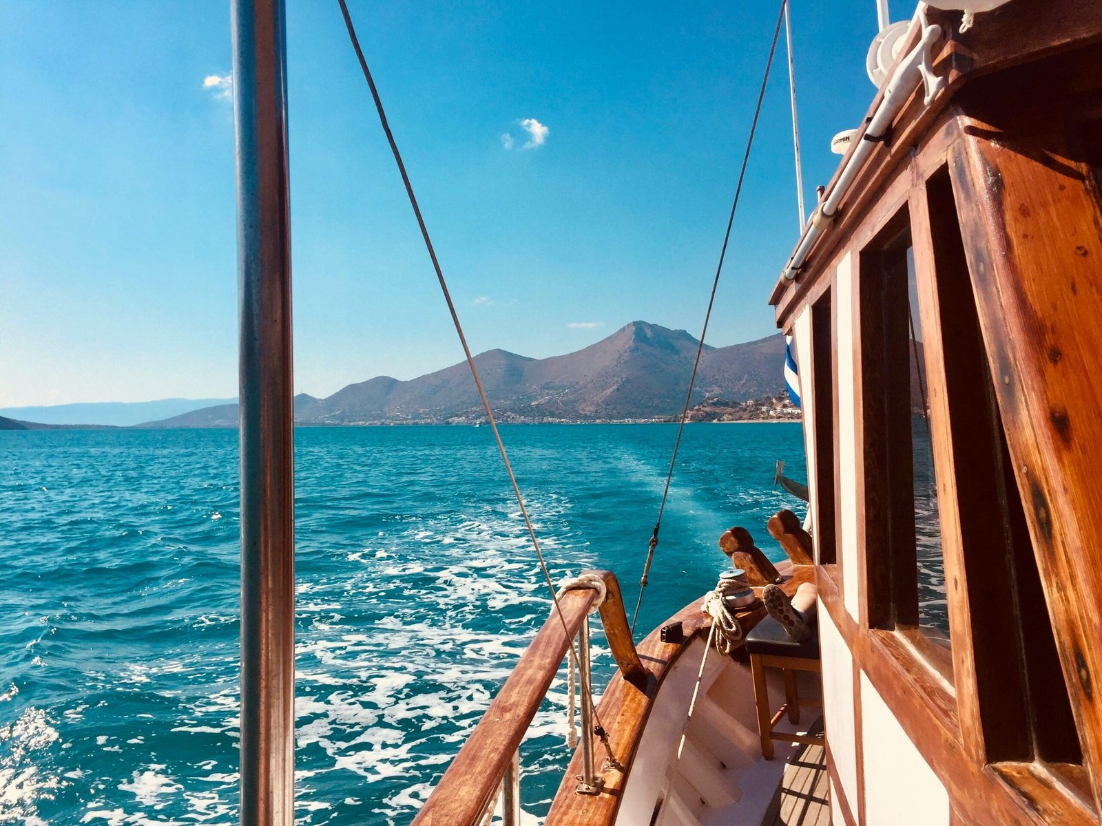 Passeio de barco em Paraty.