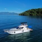 Lancha Oceanic 36 navegando próxima a ilha verde em Angra dos Reis