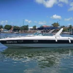 Lancha Tecnoboats 28 Alpha Vibe na marina de Cabo Frio, vista lateral